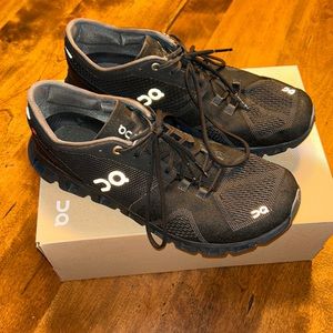 Gently used - Women’s On Cloud X 2.0 - size 9 - black - in original box